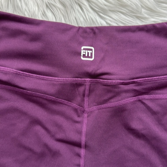 IDEALFIT | Core Training Shorts | Dark Berry | Size L - Picture 6 of 8